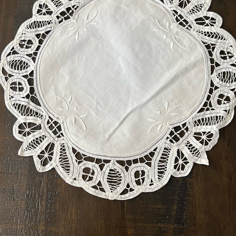 Elegant White Lace Table Runner